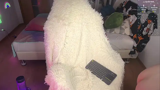 aesthetic boyy online show from May 10, 11:36 am