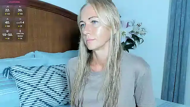 Snapshot of Christine_35 chatting on June 10, 10:49 am Christine 35 online show from June 10, 10:49 am