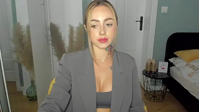 sexyCoralie online show from June 4, 1:49 pm