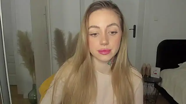 Snapshot of sexyCoralie chatting on February 6, 6:02 pm sexyCoralie online show from February 6, 6:02 pm