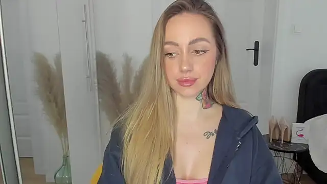 Snapshot of sexyCoralie chatting on February 3, 2:55 pm sexyCoralie online show from February 3, 2:55 pm