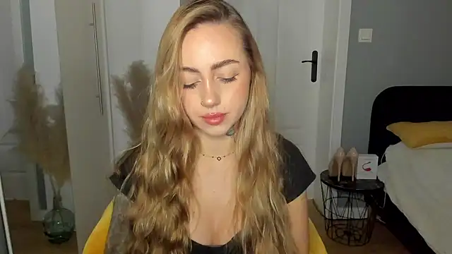 sexyCoralie online show from March 27, 8:01 am