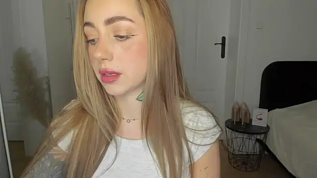 Snapshot of sexyCoralie chatting on February 7, 2:47 pm sexyCoralie online show from February 7, 2:47 pm