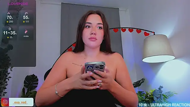 Snapshot of _Eva_Rose_ chatting on February 10, 4:47 pm Eva Rose online show from February 10, 4:47 pm