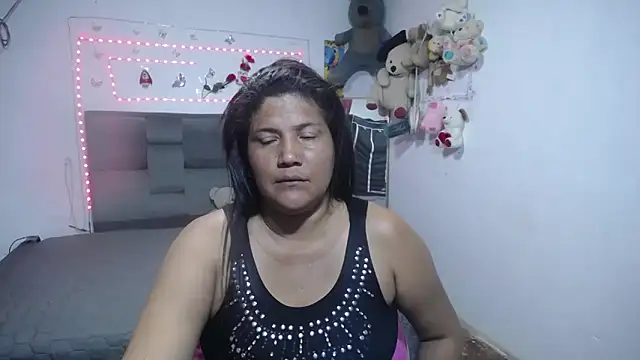 Snapshot of Sharloth_milf chatting on January 5, 7:39 pm Sharloth milf online show from January 5, 7:39 pm