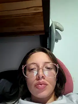 Snapshot of linda-schmidt chatting on June 11, 3:36 am linda-schmidt online show from June 11, 3:36 am