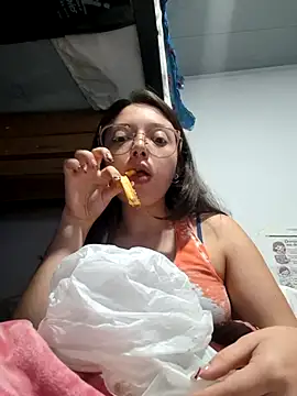 Snapshot of linda-schmidt chatting on June 14, 2:19 am linda-schmidt online show from June 14, 2:19 am