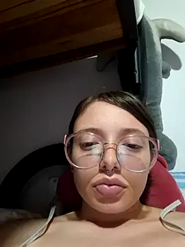Snapshot of linda-schmidt chatting on July 6, 2:29 am linda-schmidt online show from July 6, 2:29 am