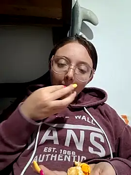 linda-schmidt online show from March 29, 3:30 am