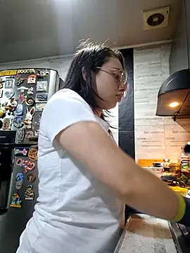 linda-schmidt online show from April 20, 2:03 am