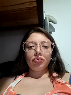 Snapshot of linda-schmidt chatting on June 14, 2:24 am linda-schmidt online show from June 14, 2:24 am