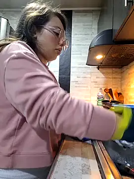 linda-schmidt online show from April 7, 12:34 am