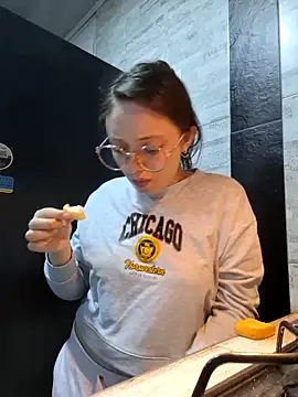 linda-schmidt online show from April 11, 1:57 am