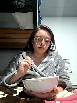 Snapshot of linda-schmidt chatting on June 15, 12:44 am linda-schmidt online show from June 15, 12:44 am