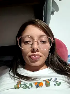 Snapshot of linda-schmidt chatting on June 23, 3:37 am linda-schmidt online show from June 23, 3:37 am