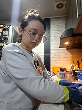 linda-schmidt online show from February 10, 2:43 am