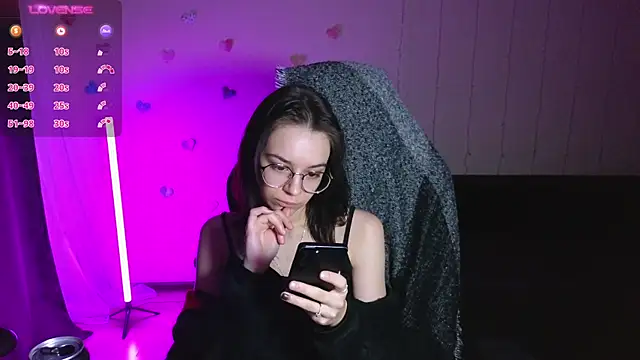 Snapshot of alyssa_sweet chatting on February 11, 5:05 am alyssa sweet online show from February 11, 5:05 am
