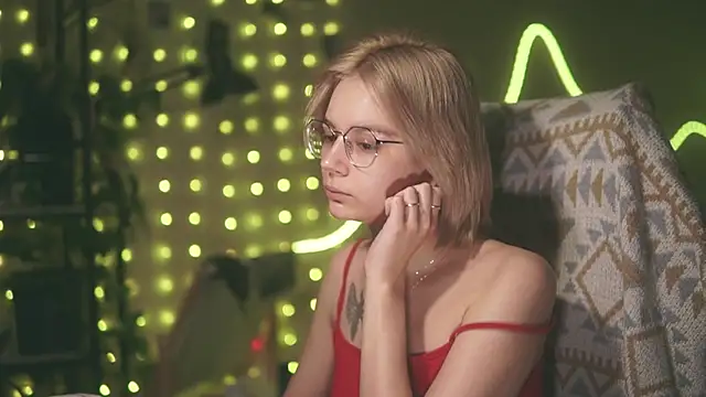Snapshot of alyssa_sweet chatting on June 17, 4:56 am alyssa sweet online show from June 17, 4:56 am