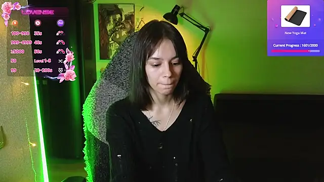 Snapshot of alyssa_sweet chatting on February 25, 5:30 am alyssa sweet online show from February 25, 5:30 am