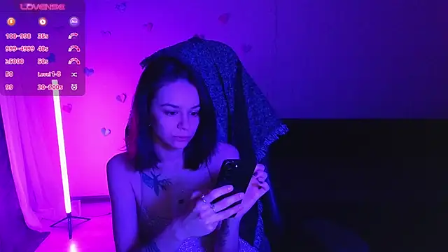 Snapshot of alyssa_sweet chatting on February 13, 1:40 am alyssa sweet online show from February 13, 1:40 am