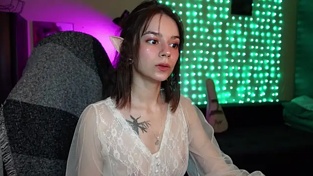Snapshot of alyssa_sweet chatting on March 18, 5:23 am alyssa sweet online show from March 18, 5:23 am