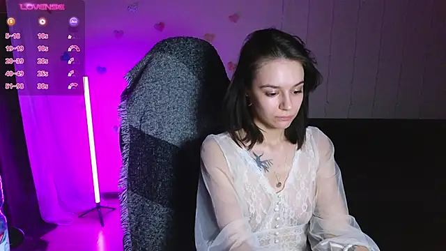 Snapshot of alyssa_sweet chatting on February 11, 2:03 am alyssa sweet online show from February 11, 2:03 am