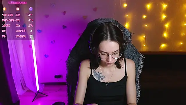 Snapshot of alyssa_sweet chatting on February 11, 8:15 am alyssa sweet online show from February 11, 8:15 am