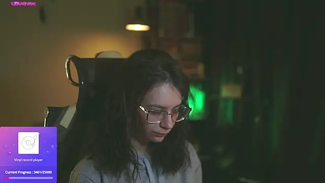 Snapshot of alyssa_sweet chatting on October 9, 4:46 am alyssa sweet online show from October 9, 4:46 am