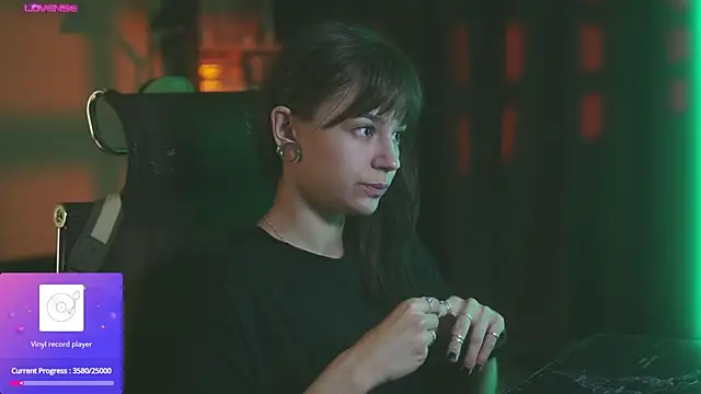 Snapshot of alyssa_sweet chatting on October 13, 5:42 am alyssa sweet online show from October 13, 5:42 am