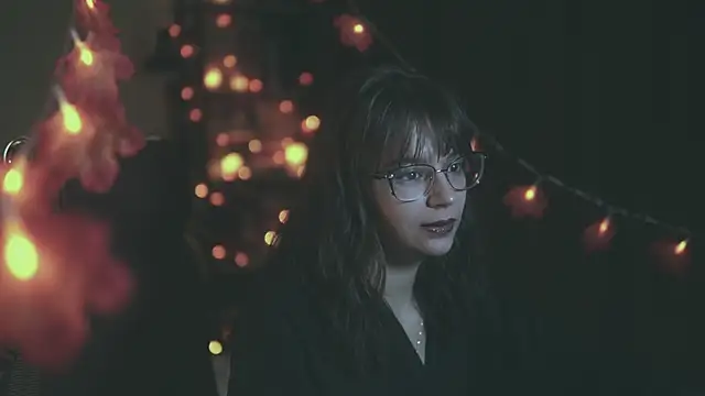 Snapshot of alyssa_sweet chatting on October 31, 5:37 am alyssa sweet online show from October 31, 5:37 am