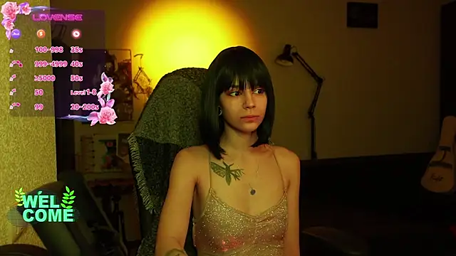Snapshot of alyssa_sweet chatting on March 13, 2:05 am alyssa sweet online show from March 13, 2:05 am