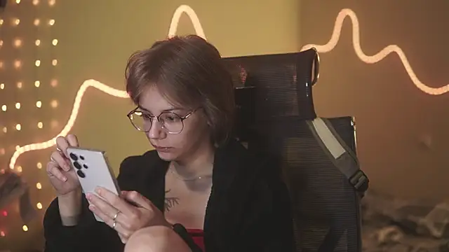 alyssa sweet online show from April 17, 3:53 am