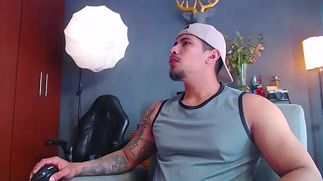 Snapshot of geirge_teacherxx chatting on October 31, 3:30 pm geirge teacherxx online show from October 31, 3:30 pm