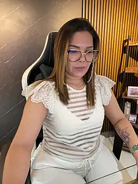 KellyBrooklyn  online show from April 17, 2:20 pm