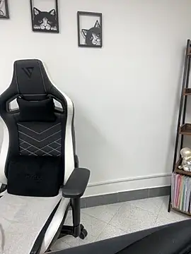 Snapshot of KellyBrooklyn_ chatting on January 3, 4:06 pm KellyBrooklyn online show from January 3, 4:06 pm