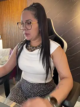KellyBrooklyn  online show from April 13, 3:27 pm