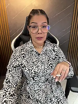 KellyBrooklyn  online show from February 21, 3:58 pm