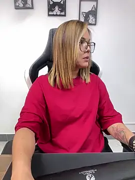 Snapshot of KellyBrooklyn_ chatting on December 3, 3:28 pm KellyBrooklyn online show from December 3, 3:28 pm