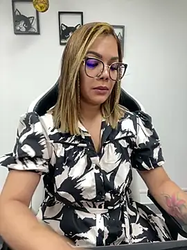 Snapshot of KellyBrooklyn_ chatting on December 12, 12:12 pm KellyBrooklyn online show from December 12, 12:12 pm