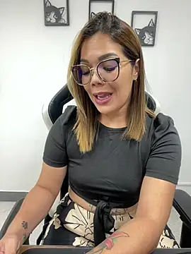 Snapshot of KellyBrooklyn_ chatting on February 20, 12:15 pm KellyBrooklyn online show from February 20, 12:15 pm