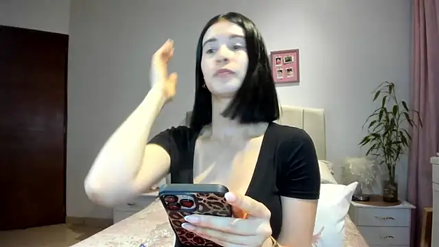 Snapshot of macarena_vallejo chatting on May 26, 12:53 am macarena vallejo online show from May 26, 12:53 am