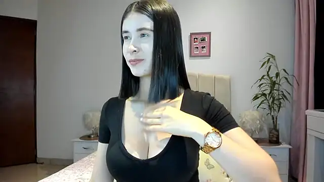 Snapshot of macarena_vallejo chatting on April 23, 2:18 am macarena vallejo online show from April 23, 2:18 am