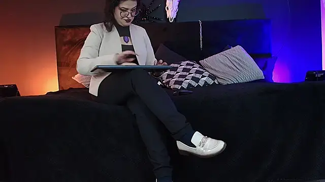  Jade 16 online show from October 25, 12:04 pm