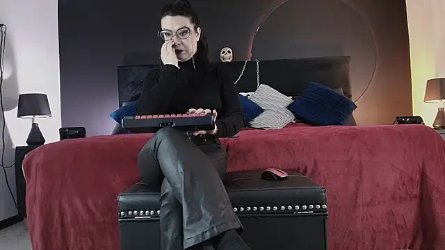 Jade 16 online show from May 9, 11:46 am