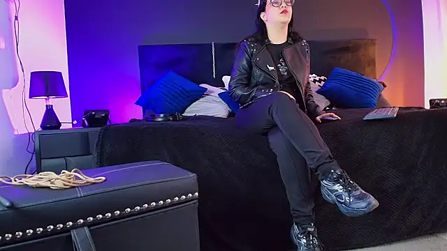  Jade 16 online show from March 28, 11:33 am