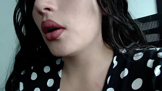 Snapshot of Honey_Aynur20 chatting on February 2, 3:49 pm Honey Aynur20 online show from February 2, 3:49 pm