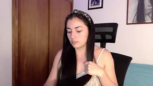 Snapshot of Honey_Aynur20 chatting on September 23, 6:37 pm Honey Aynur20 online show from September 23, 6:37 pm