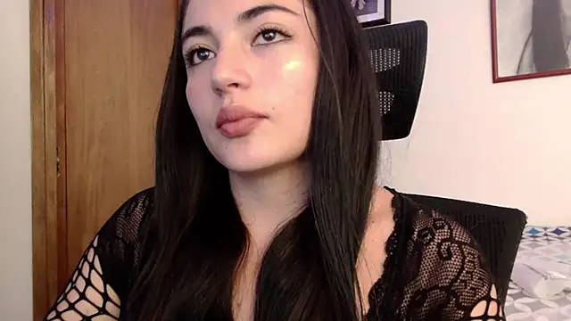 Snapshot of Honey_Aynur20 chatting on October 1, 6:56 pm Honey Aynur20 online show from October 1, 6:56 pm