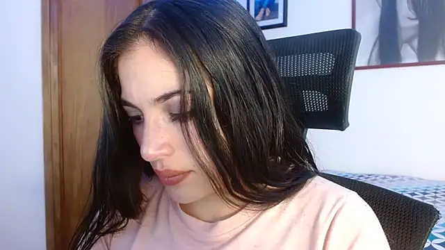 Snapshot of Honey_Aynur20 chatting on October 27, 6:31 pm Honey Aynur20 online show from October 27, 6:31 pm