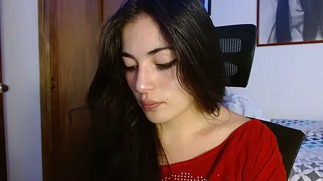 Snapshot of Honey_Aynur20 chatting on October 24, 5:01 pm Honey Aynur20 online show from October 24, 5:01 pm